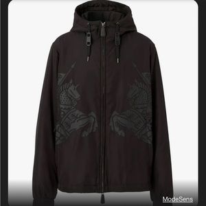 Equestrian Knight Design Hooded Jacket
Burberry